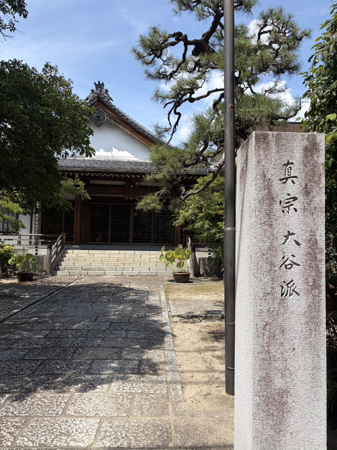 開闡寺の境内